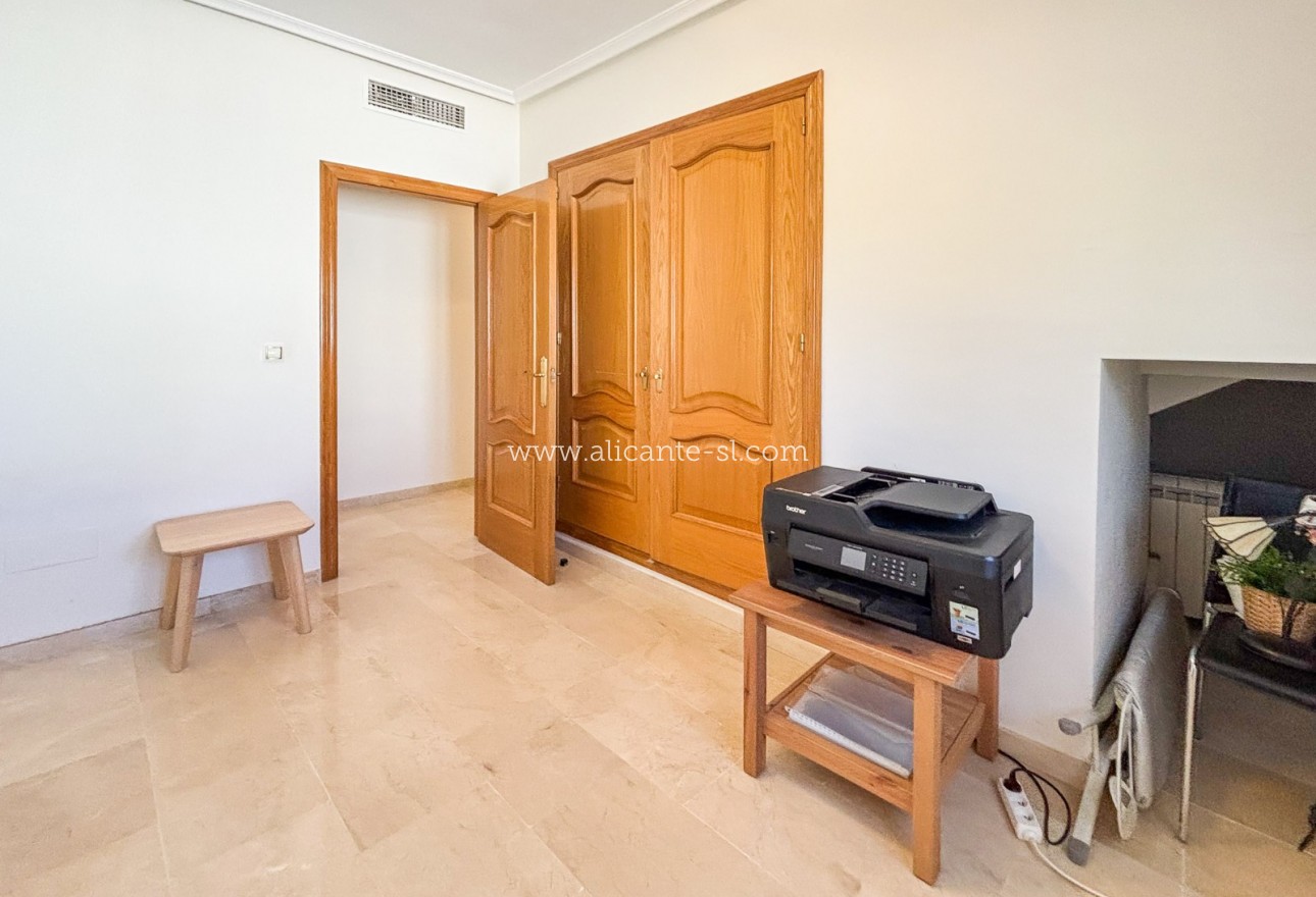 Venta - Villa  - Hondón de las Nieves