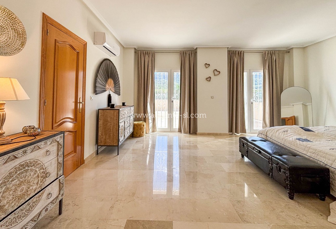 Venta - Villa  - Hondón de las Nieves