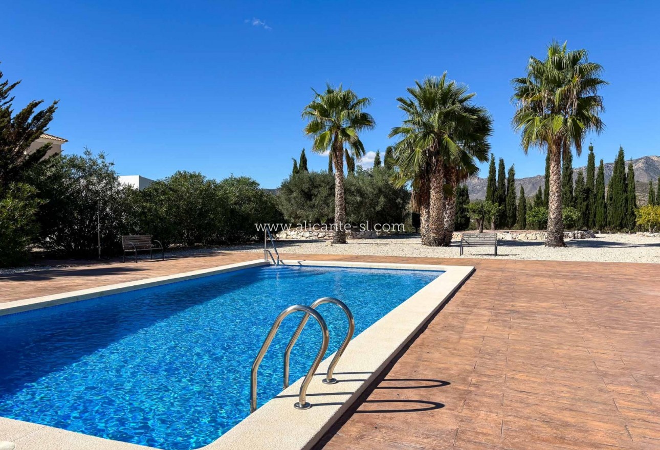 Venta - Villa  - Hondón de las Nieves