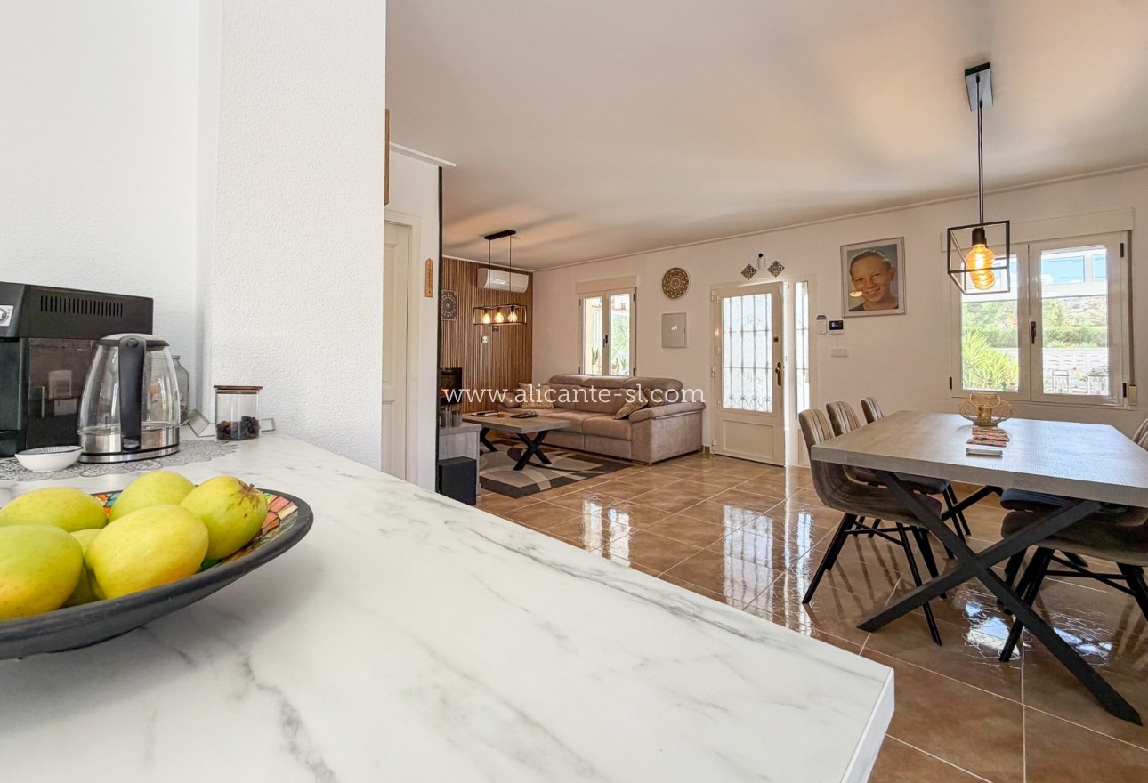 Venta - Villa  - Hondón de las Nieves