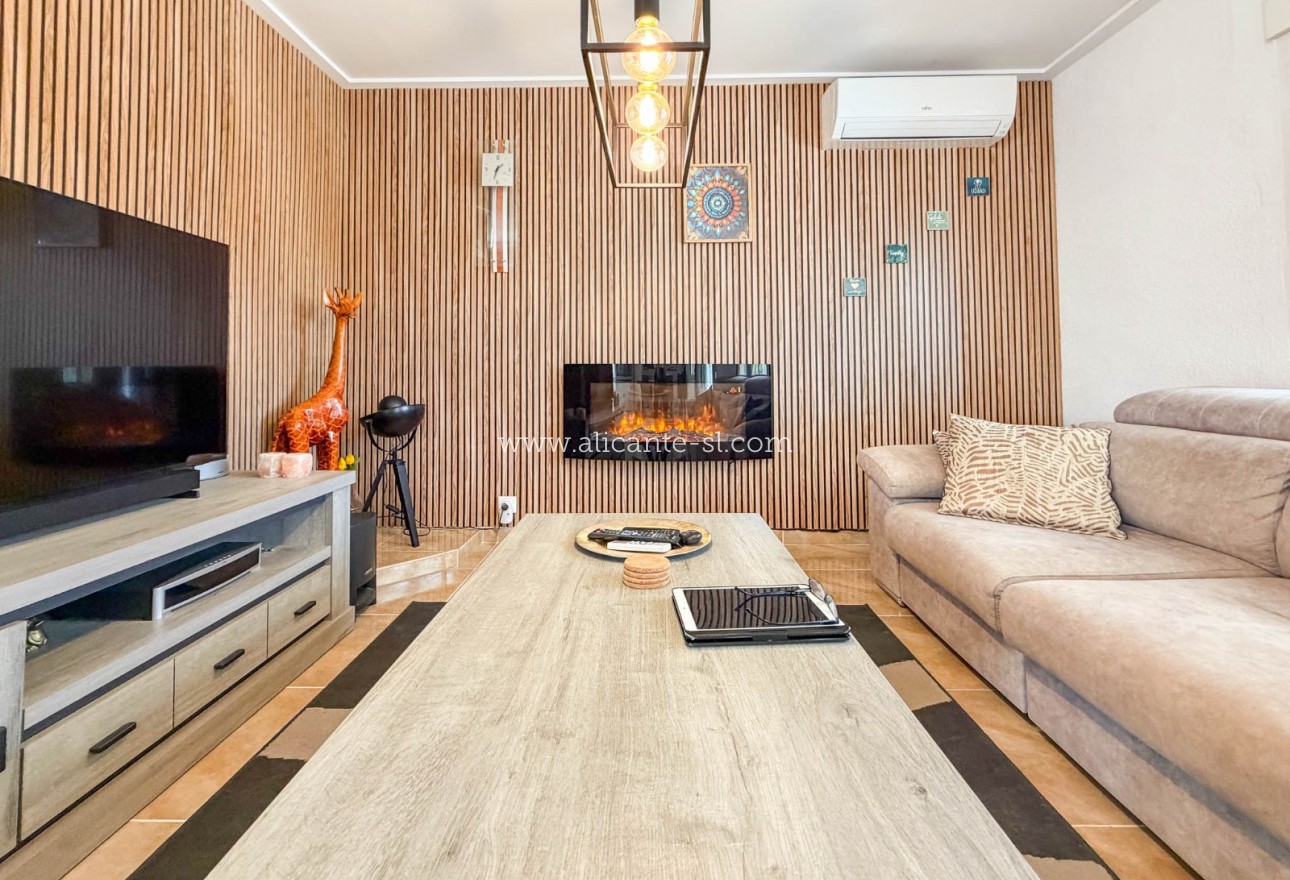Venta - Villa  - Hondón de las Nieves