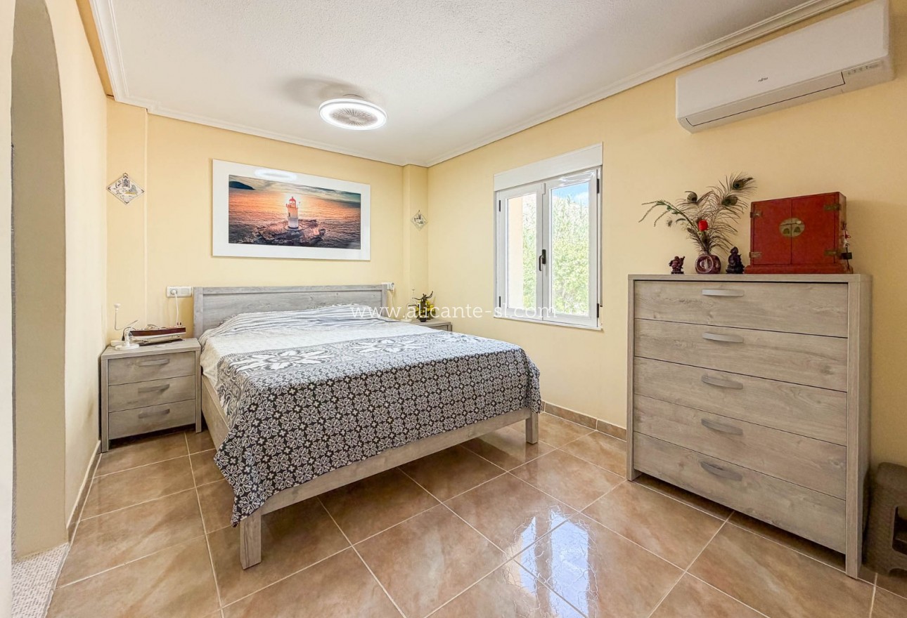 Venta - Villa  - Hondón de las Nieves