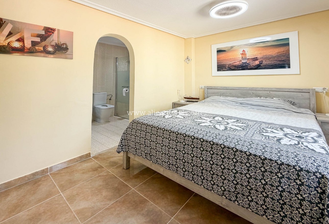 Venta - Villa  - Hondón de las Nieves