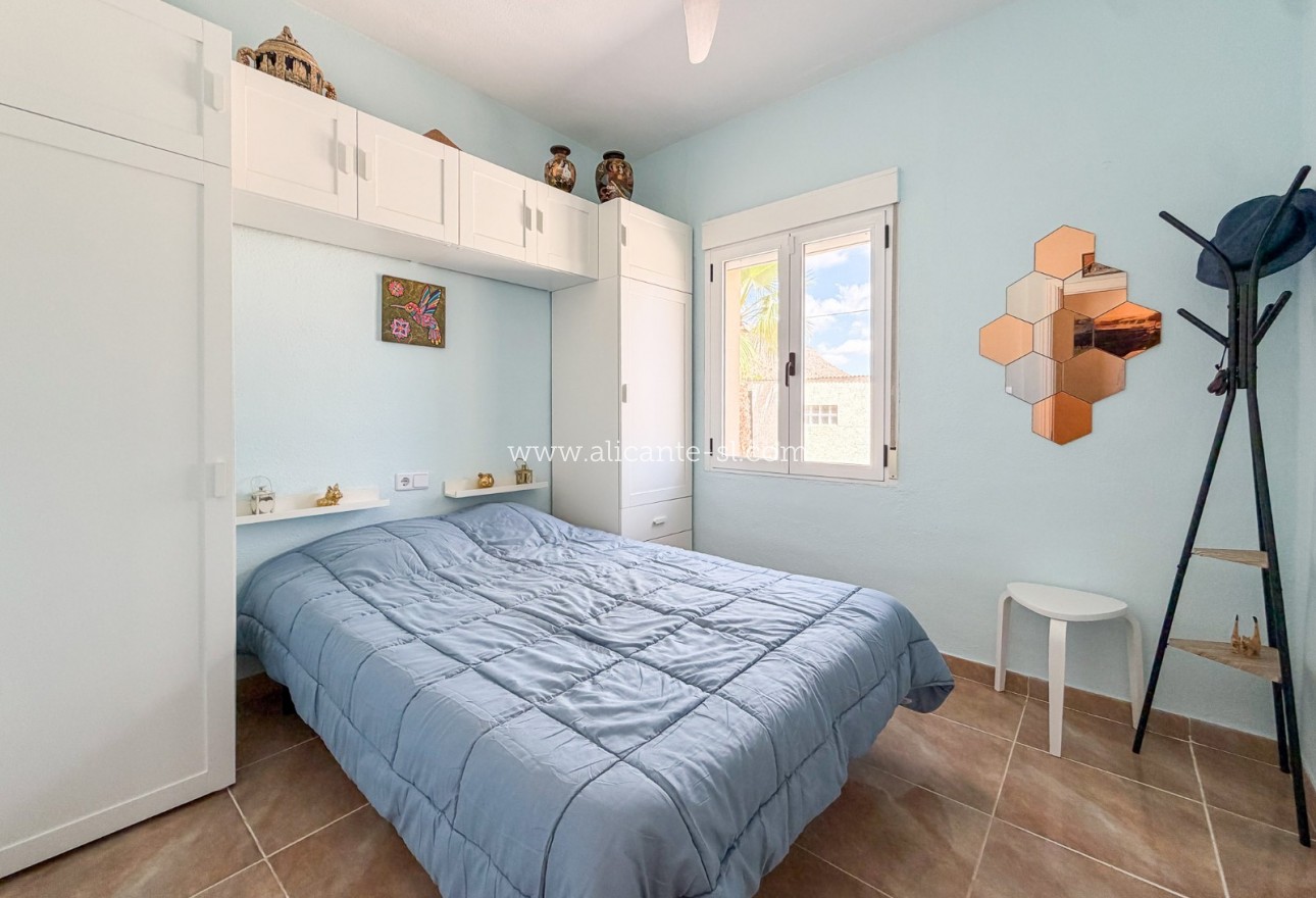 Venta - Villa  - Hondón de las Nieves