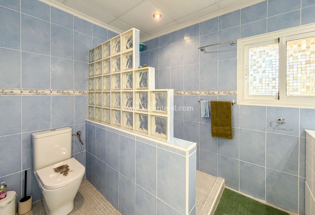 Venta - Villa  - Hondón de las Nieves