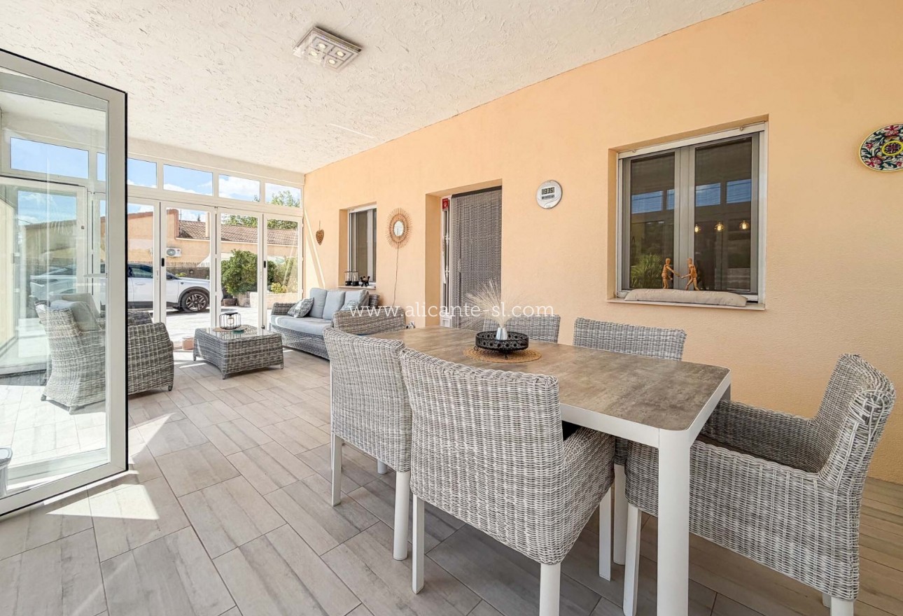 Venta - Villa  - Hondón de las Nieves