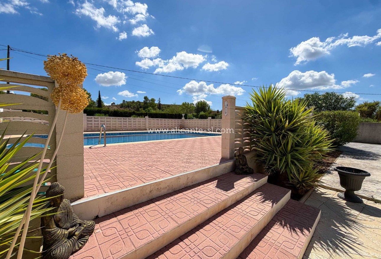 Venta - Villa  - Hondón de las Nieves