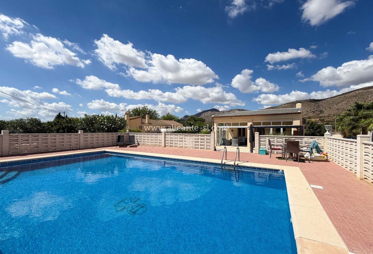 Venta - Villa  - Hondón de las Nieves