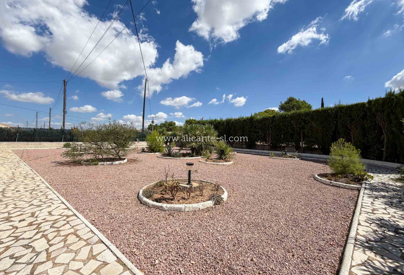Venta - Villa  - Hondón de las Nieves