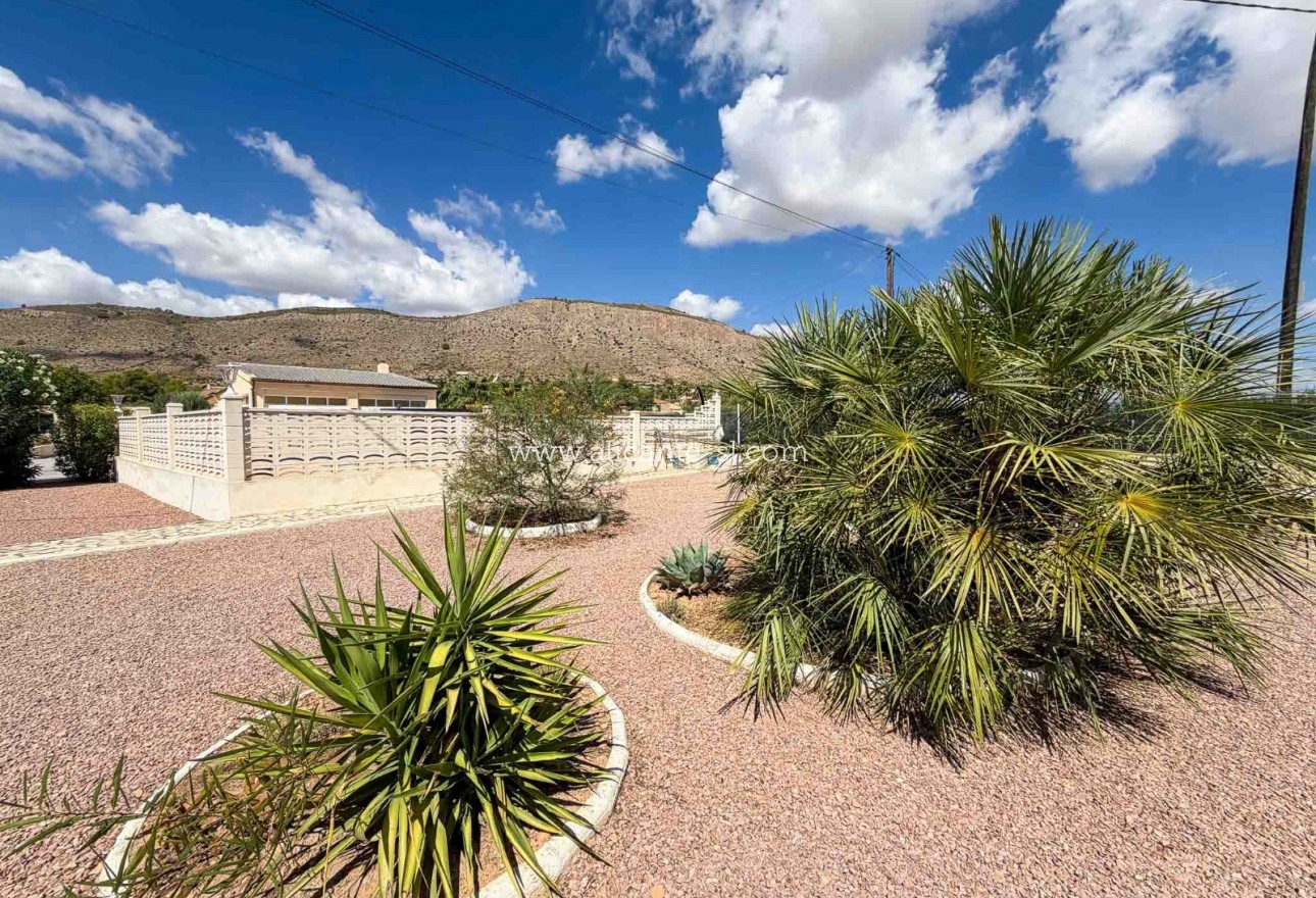 Venta - Villa  - Hondón de las Nieves