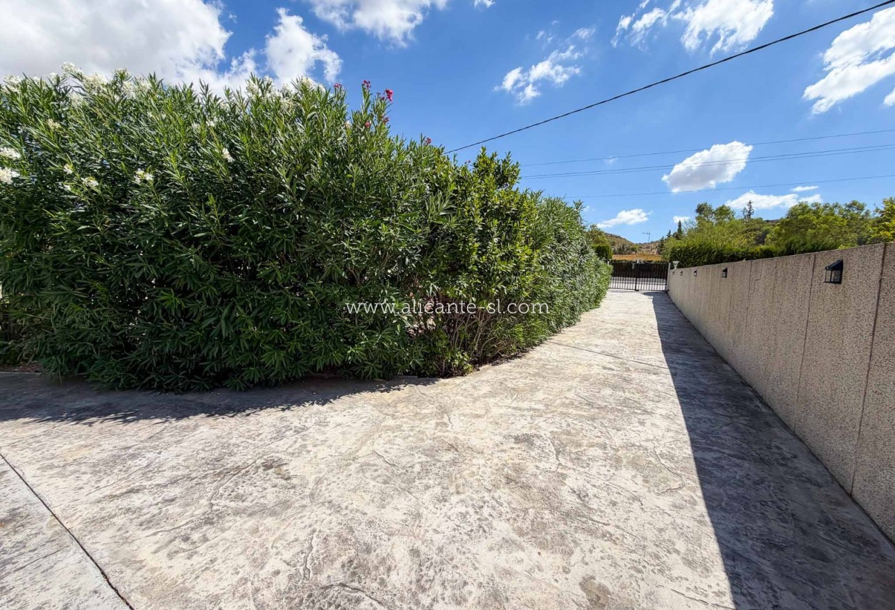 Venta - Villa  - Hondón de las Nieves