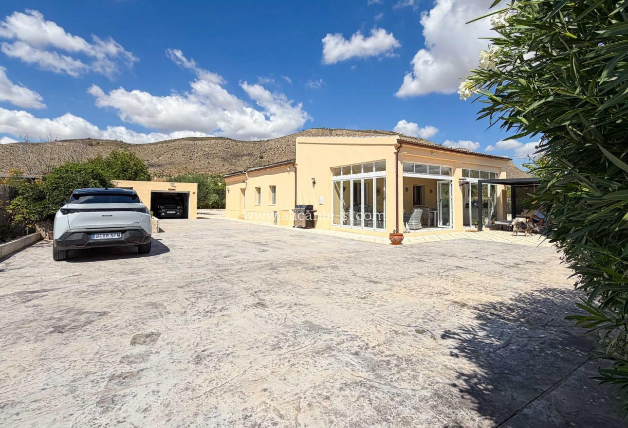 Venta - Villa  - Hondón de las Nieves