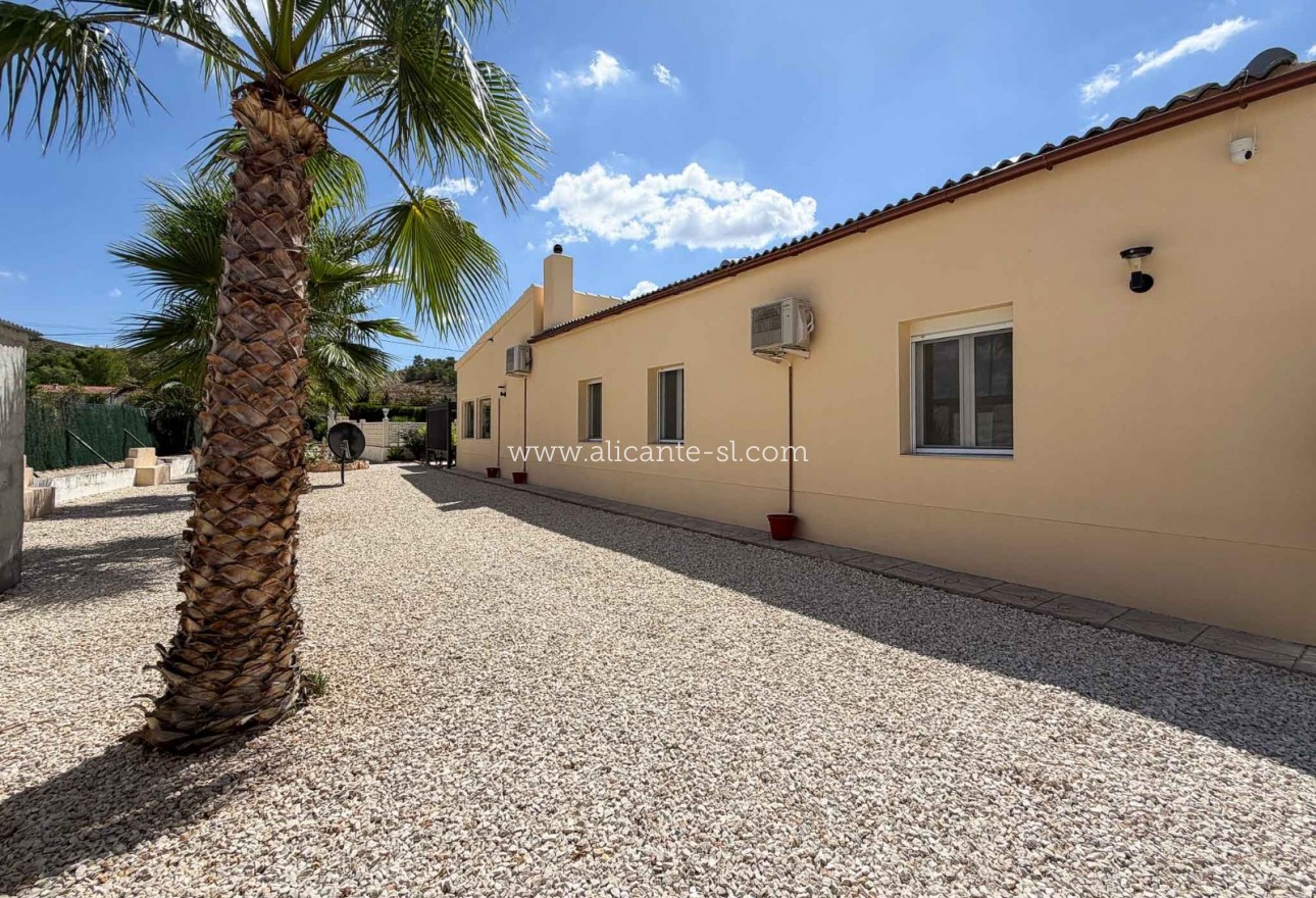 Venta - Villa  - Hondón de las Nieves