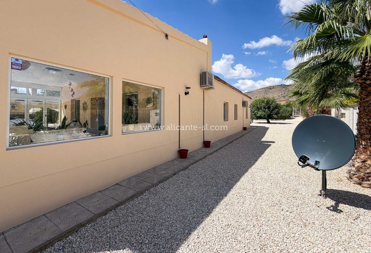 Venta - Villa  - Hondón de las Nieves