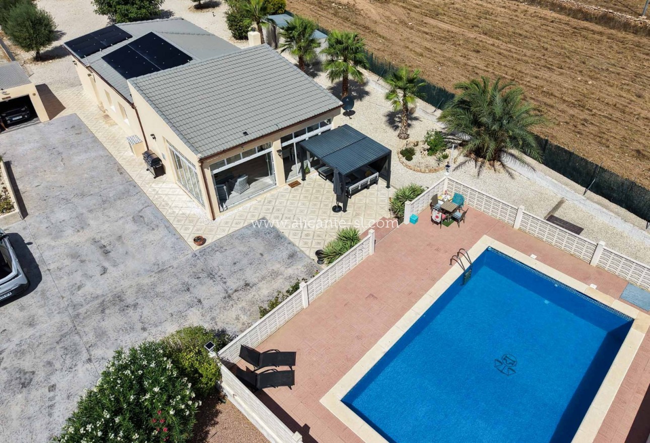 Venta - Villa  - Hondón de las Nieves