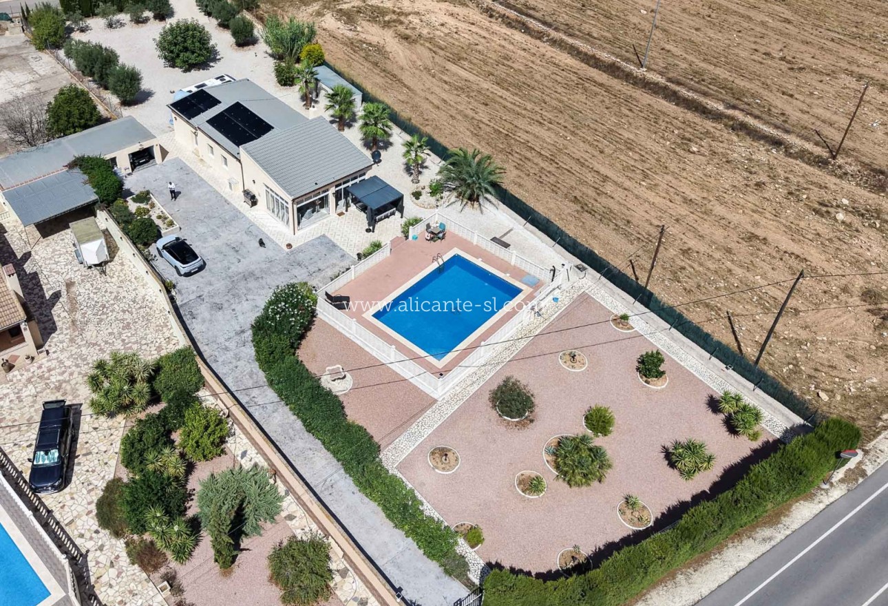 Venta - Villa  - Hondón de las Nieves