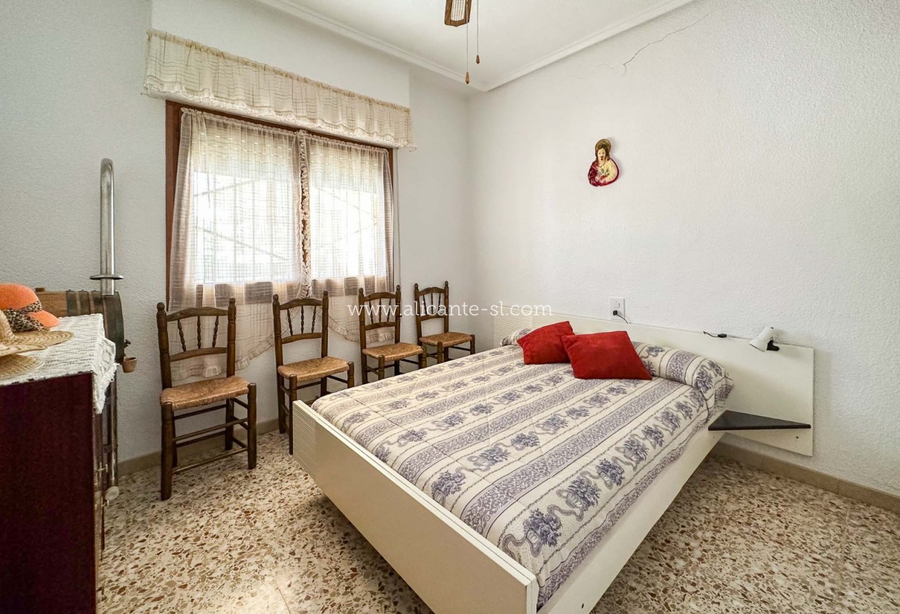 Venta - Villa  - Hondón de las Nieves