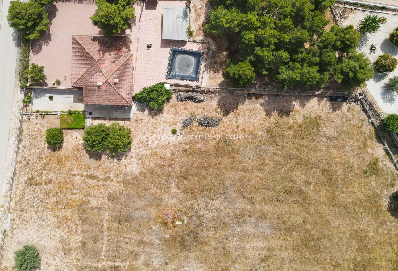 Venta - Villa  - Hondón de las Nieves