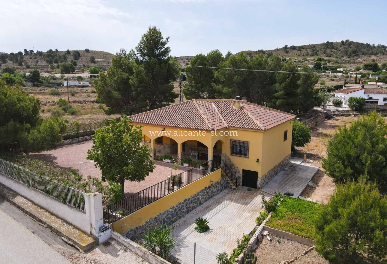 Venta - Villa  - Hondón de las Nieves