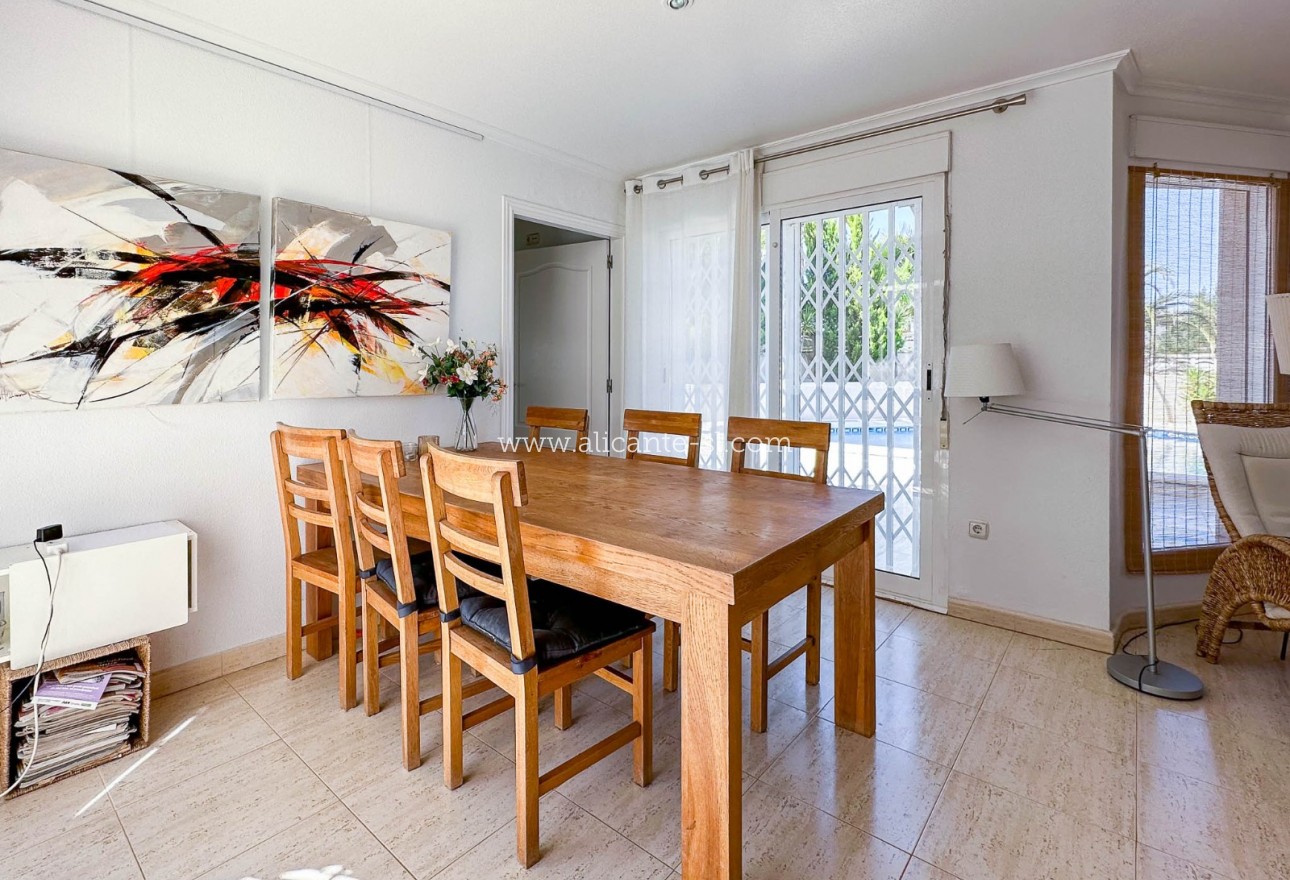 Venta - Villa  - Hondón de las Nieves