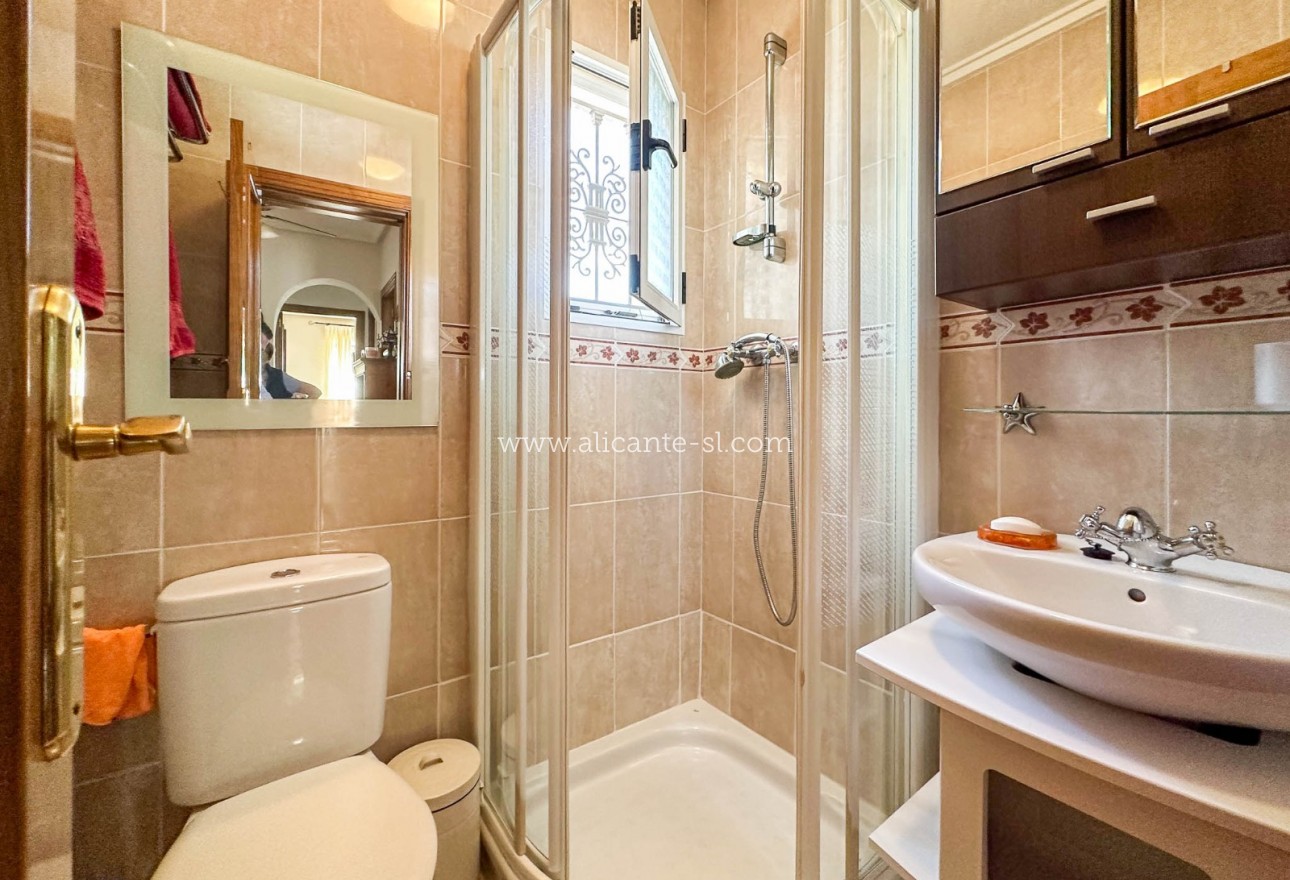 Venta - Villa  - Hondón de las Nieves