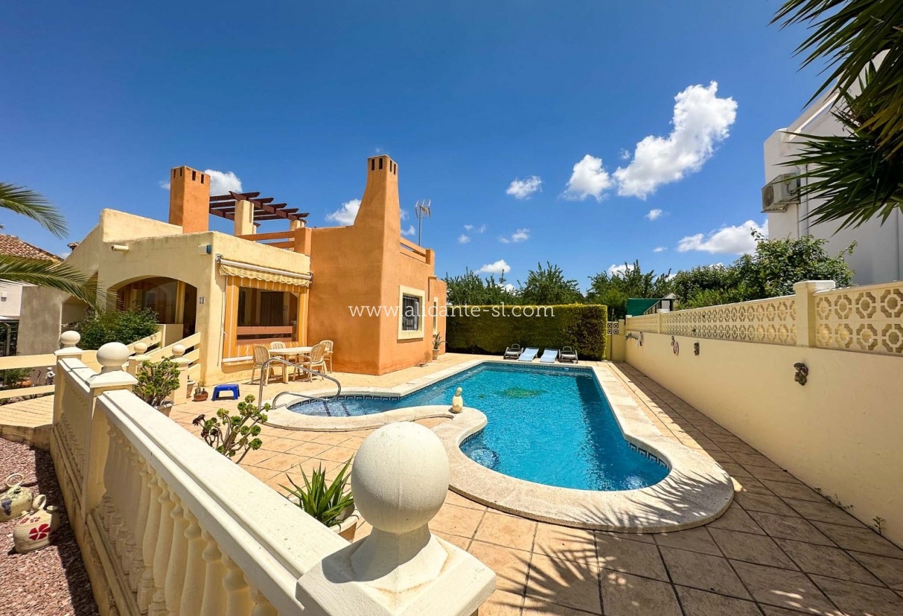 Venta - Villa  - Hondón de las Nieves