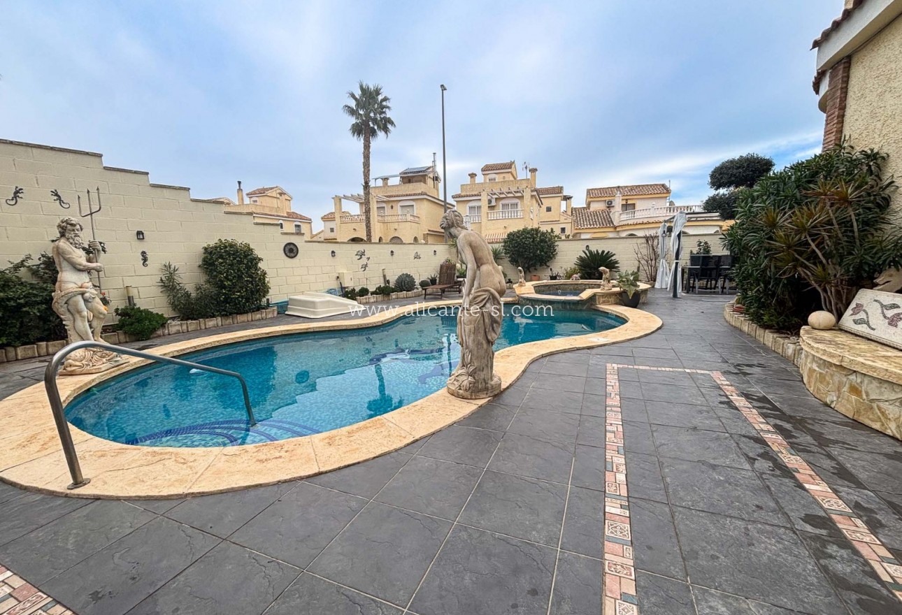 Venta - Villa  - Monforte del Cid