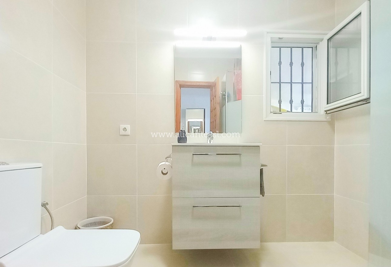 Venta - Villa  - Torrevieja - La Siesta - El Salado -  Torreta