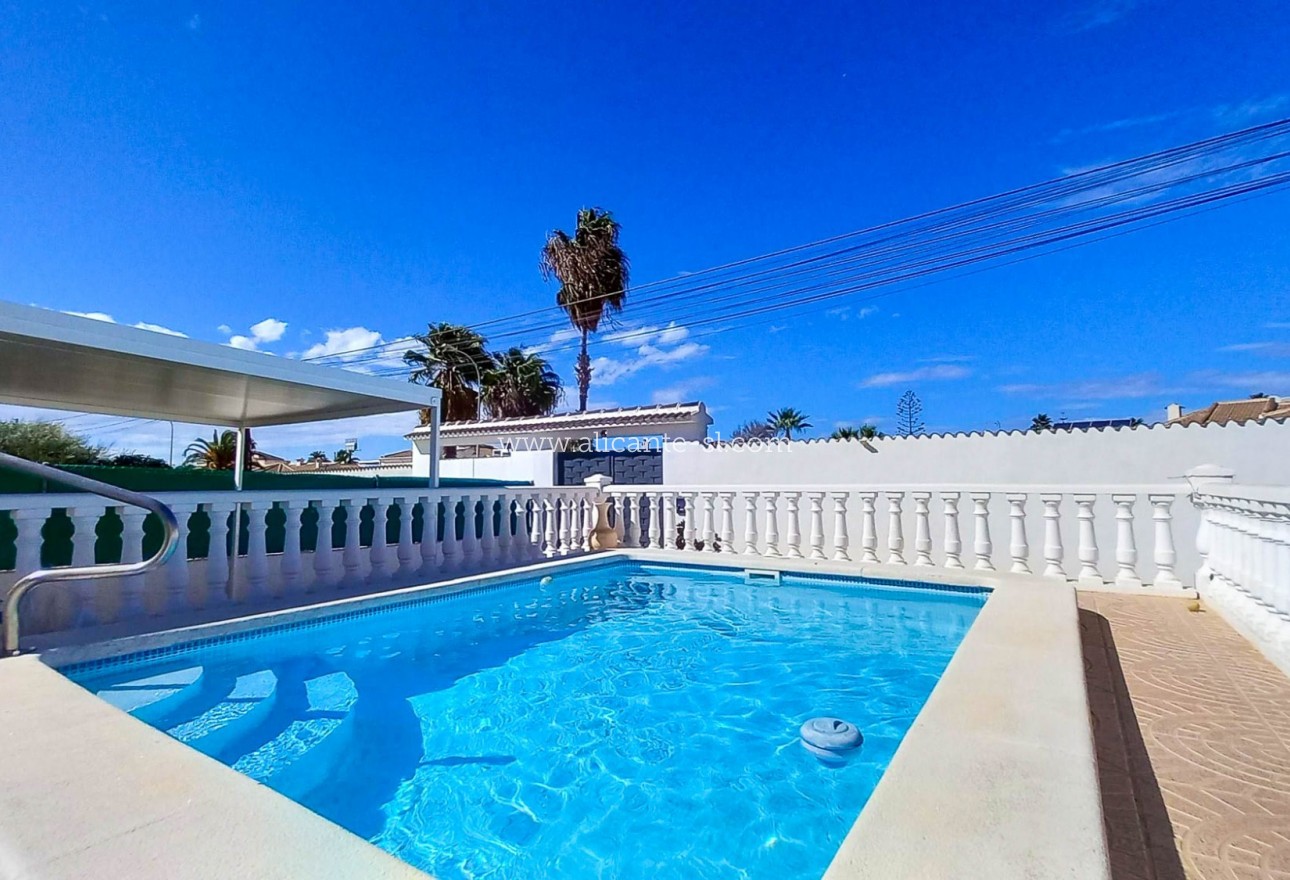 Venta - Villa  - Torrevieja - La Siesta - El Salado -  Torreta
