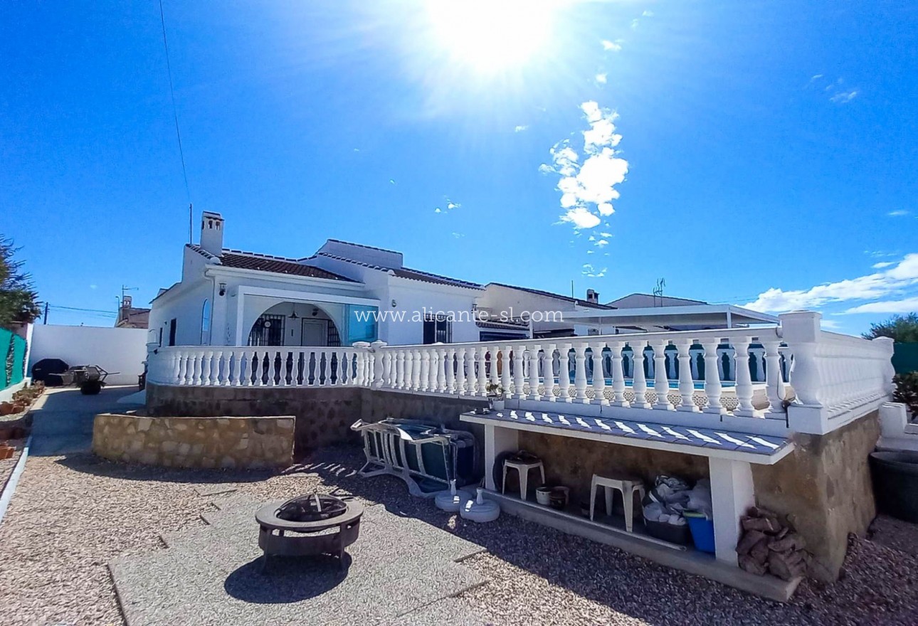 Venta - Villa  - Torrevieja - La Siesta - El Salado -  Torreta