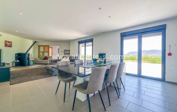 Resale - Villa / Doppelhaushälfte - Hondón de las Nieves