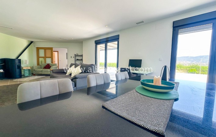 Resale - Villa / Doppelhaushälfte - Hondón de las Nieves