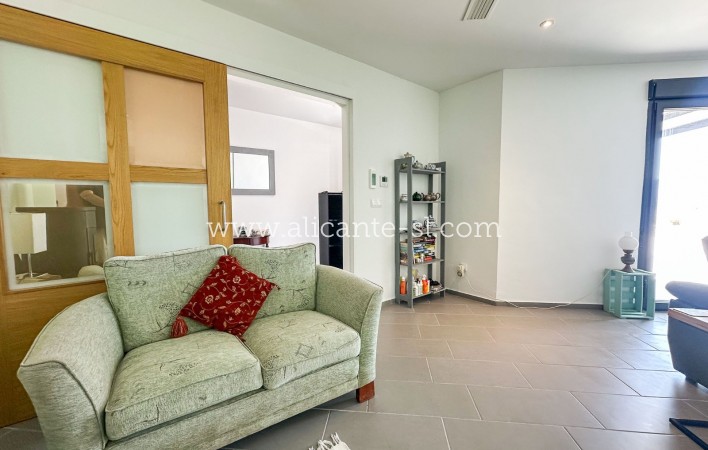 Resale - Villa / Doppelhaushälfte - Hondón de las Nieves