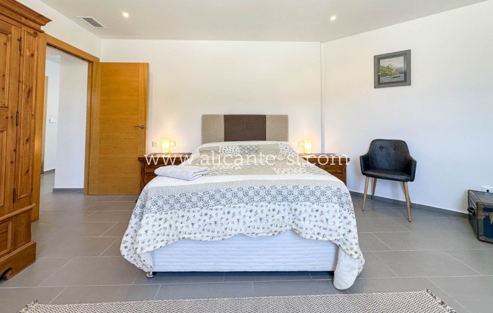 Resale - Villa / Doppelhaushälfte - Hondón de las Nieves