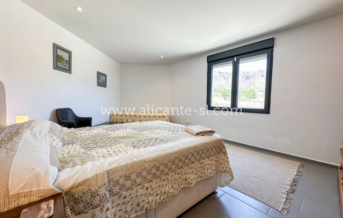 Resale - Villa / Doppelhaushälfte - Hondón de las Nieves