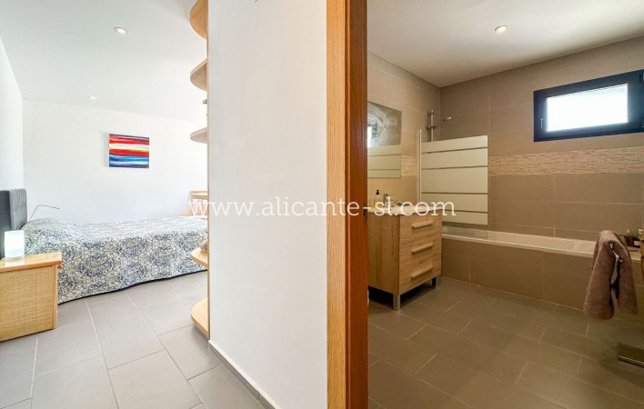 Resale - Villa / Doppelhaushälfte - Hondón de las Nieves