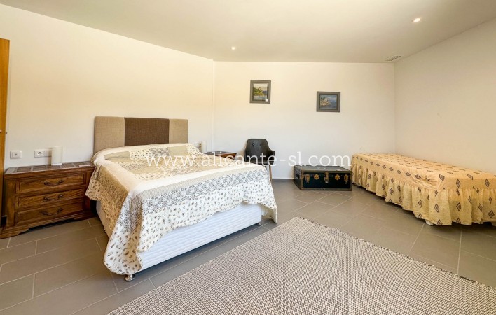 Resale - Villa / Doppelhaushälfte - Hondón de las Nieves