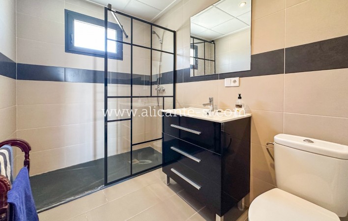 Resale - Villa / Doppelhaushälfte - Hondón de las Nieves