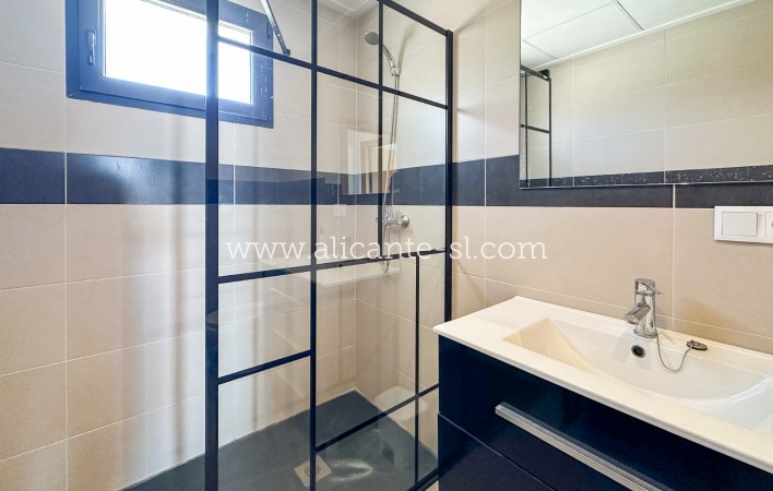 Resale - Villa / Doppelhaushälfte - Hondón de las Nieves