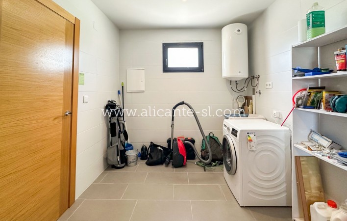 Resale - Villa / Doppelhaushälfte - Hondón de las Nieves