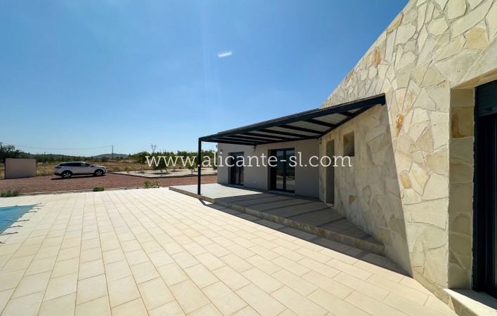 Resale - Villa / Doppelhaushälfte - Hondón de las Nieves