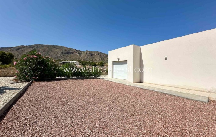 Resale - Villa / Doppelhaushälfte - Hondón de las Nieves