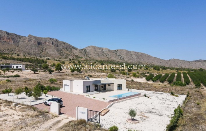 Resale - Villa / Doppelhaushälfte - Hondón de las Nieves