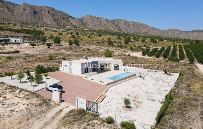 Resale - Villa / Doppelhaushälfte - Hondón de las Nieves