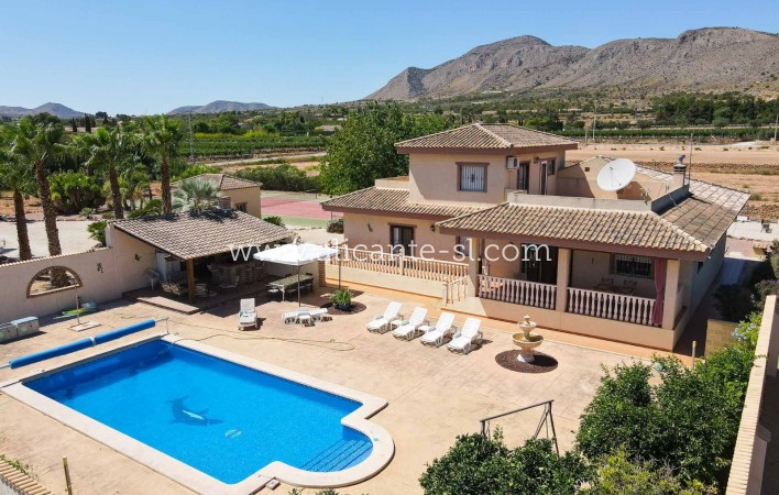 Resale - Villa / Doppelhaushälfte - Hondón de las Nieves