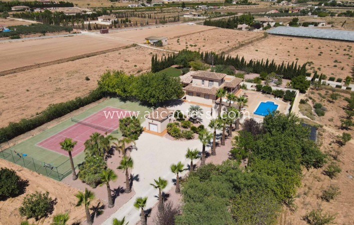 Resale - Villa / Doppelhaushälfte - Hondón de las Nieves