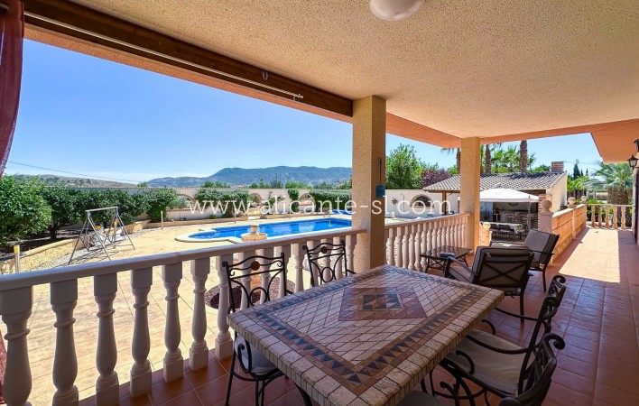 Resale - Villa / Doppelhaushälfte - Hondón de las Nieves