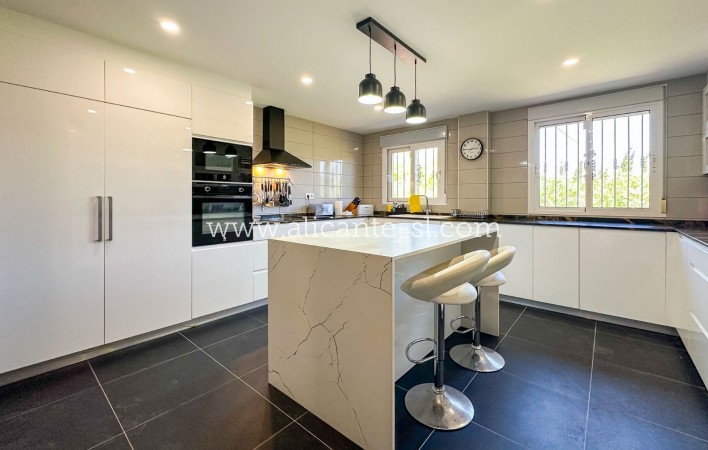 Resale - Villa / Doppelhaushälfte - Hondón de las Nieves