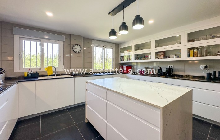 Resale - Villa / Doppelhaushälfte - Hondón de las Nieves