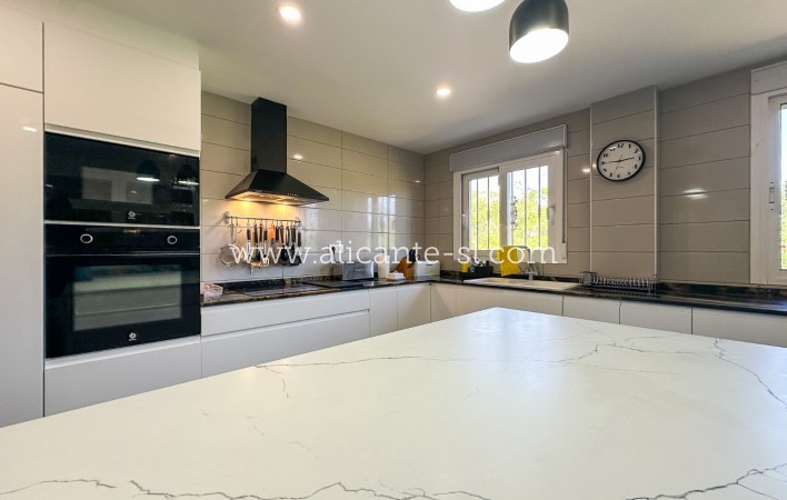 Resale - Villa / Doppelhaushälfte - Hondón de las Nieves